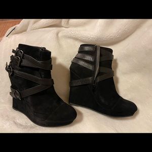 Shi journeys black bootie size 8.5 but fit like an 8